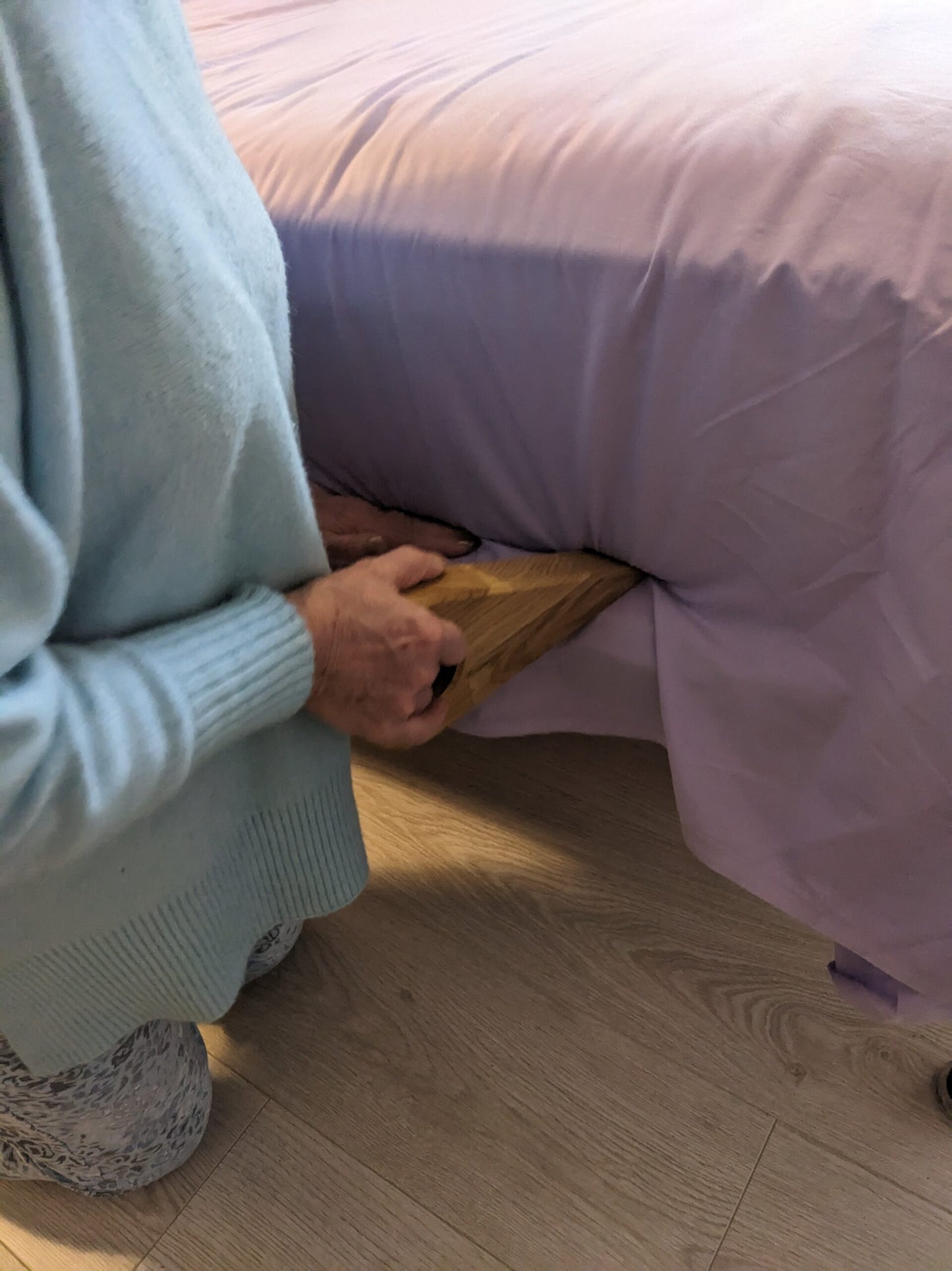 Bed wedge mattress lifter - Solid Oak
