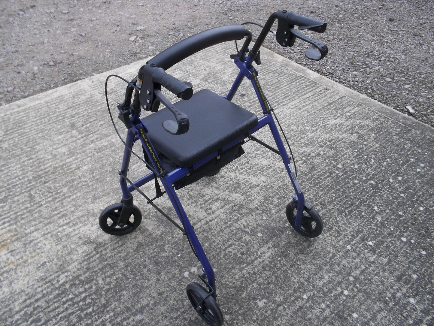 Drive Medical R728BL-1 Foldable Rollator Walker with Seat Blue