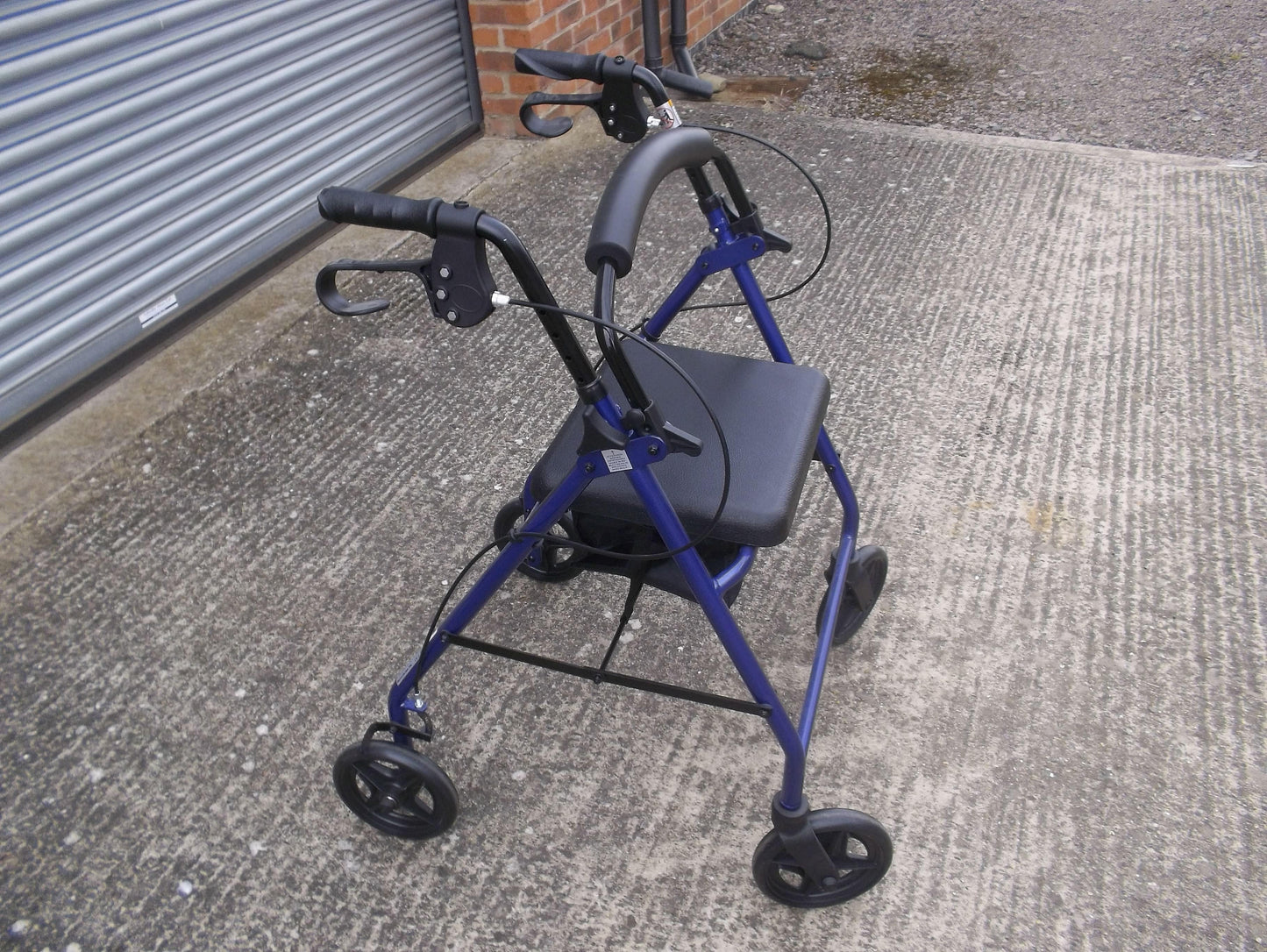 Drive Medical R728BL-1 Foldable Rollator Walker with Seat Blue