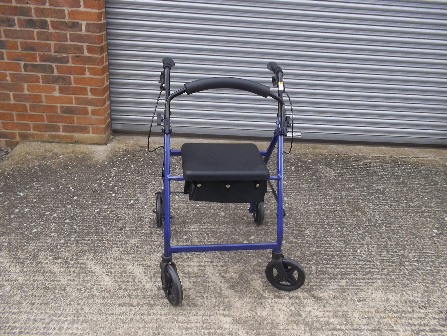 Drive Medical R728BL-1 Foldable Rollator Walker with Seat Blue