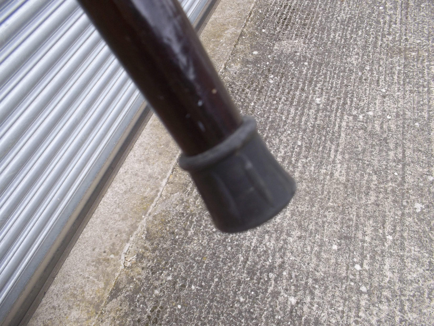 Ribbed Walking Stick Stylish with Plastic Support Base 84cm