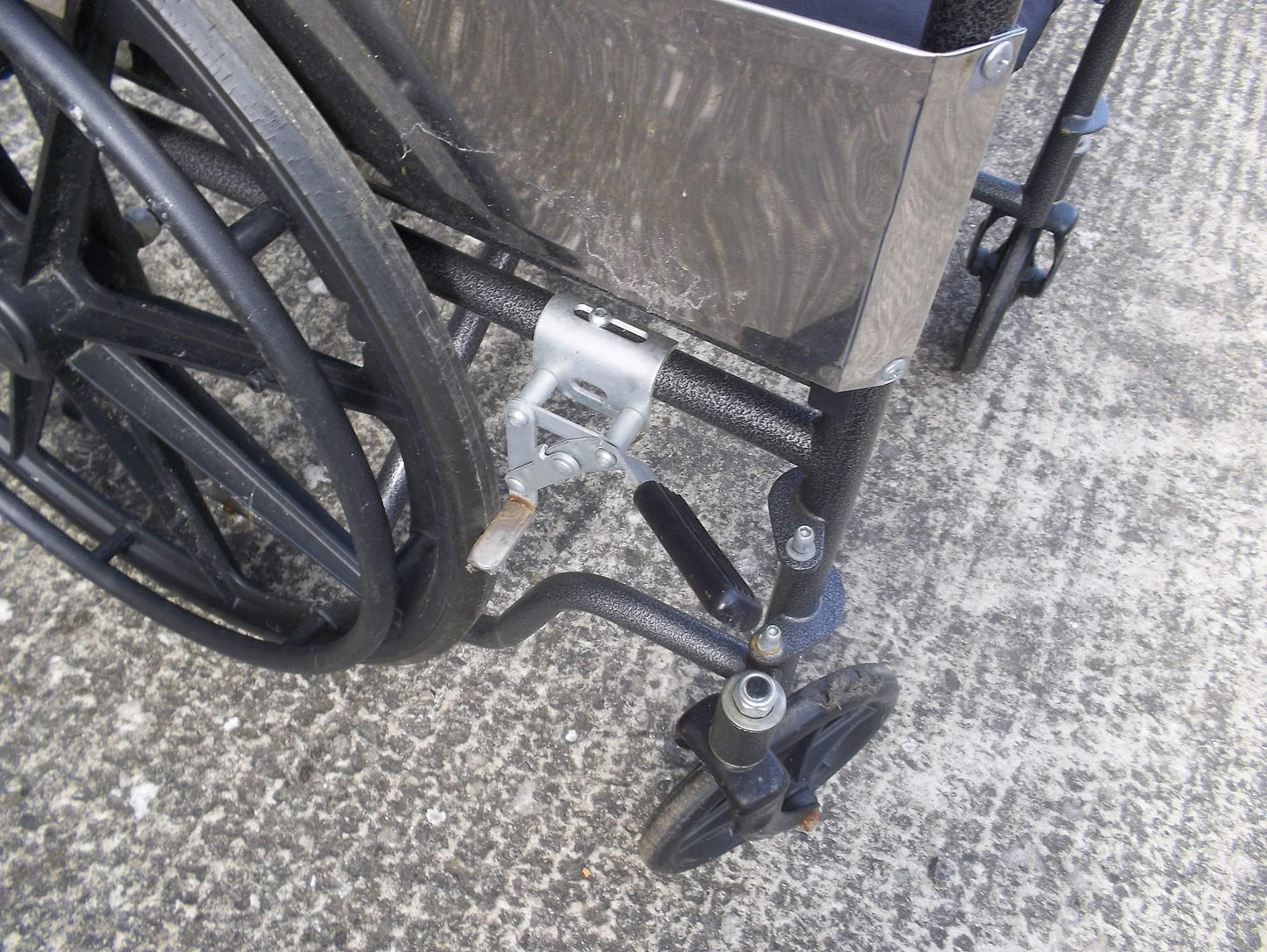 Wheelchair Foldable Black Good Condition Drive Cruiser 3