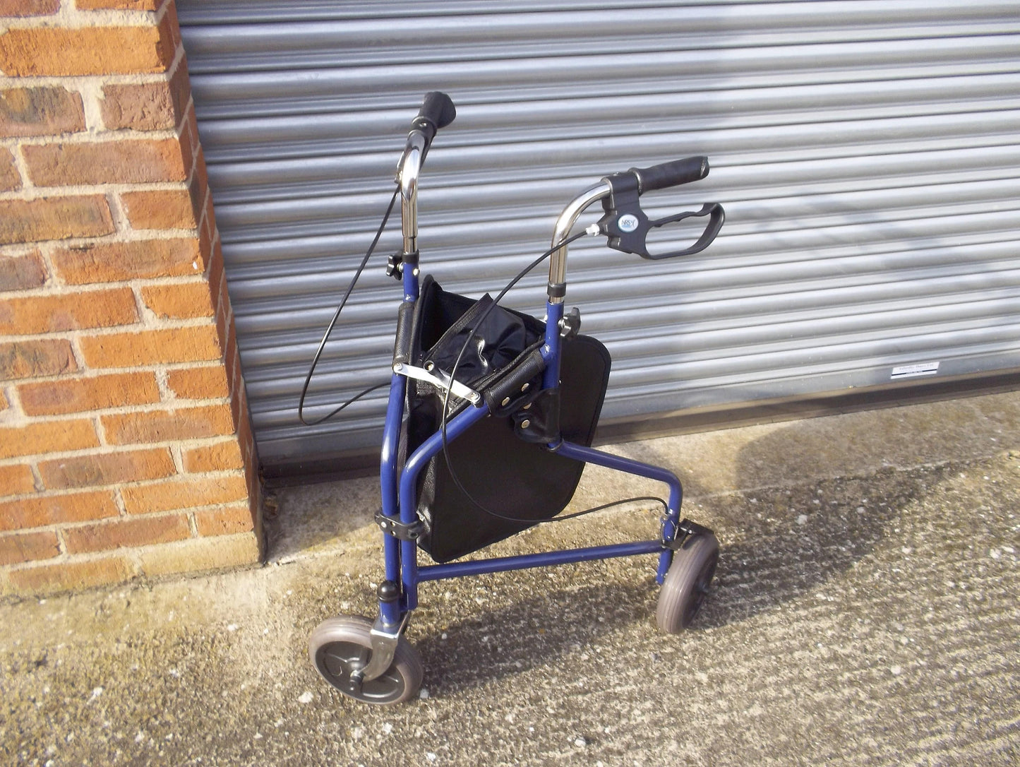 NRS 3 Wheel Rollator with Bag Lightweight Sturdy Wheels Adjustable