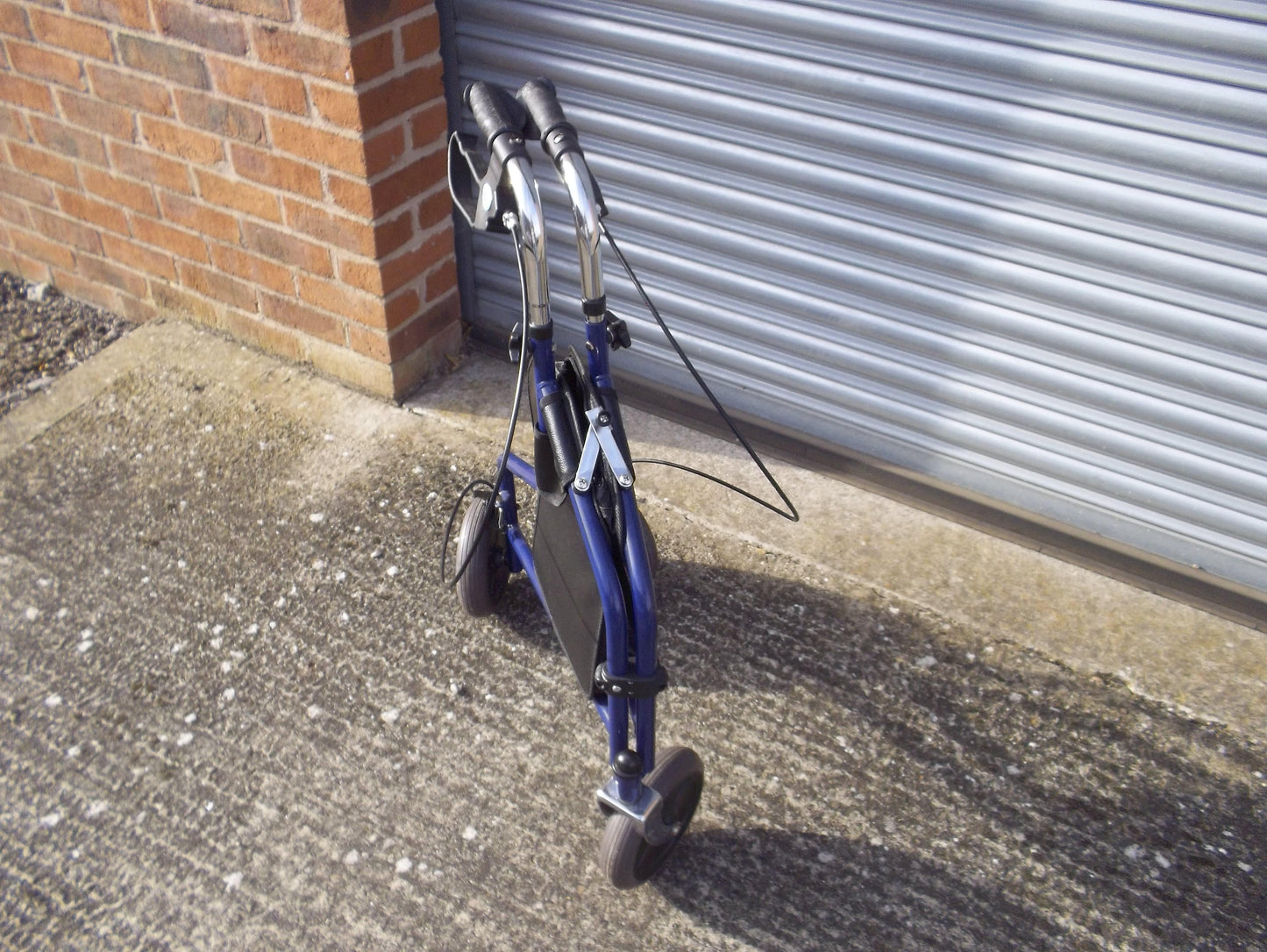 NRS 3 Wheel Rollator with Bag Lightweight Sturdy Wheels Adjustable
