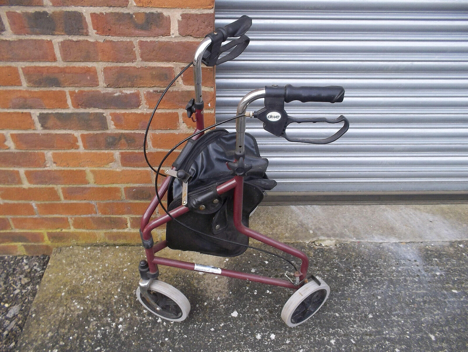 Drive Medical TW008R Ultralight Aluminium Red Tri-Walker with Vinyl Ba ...