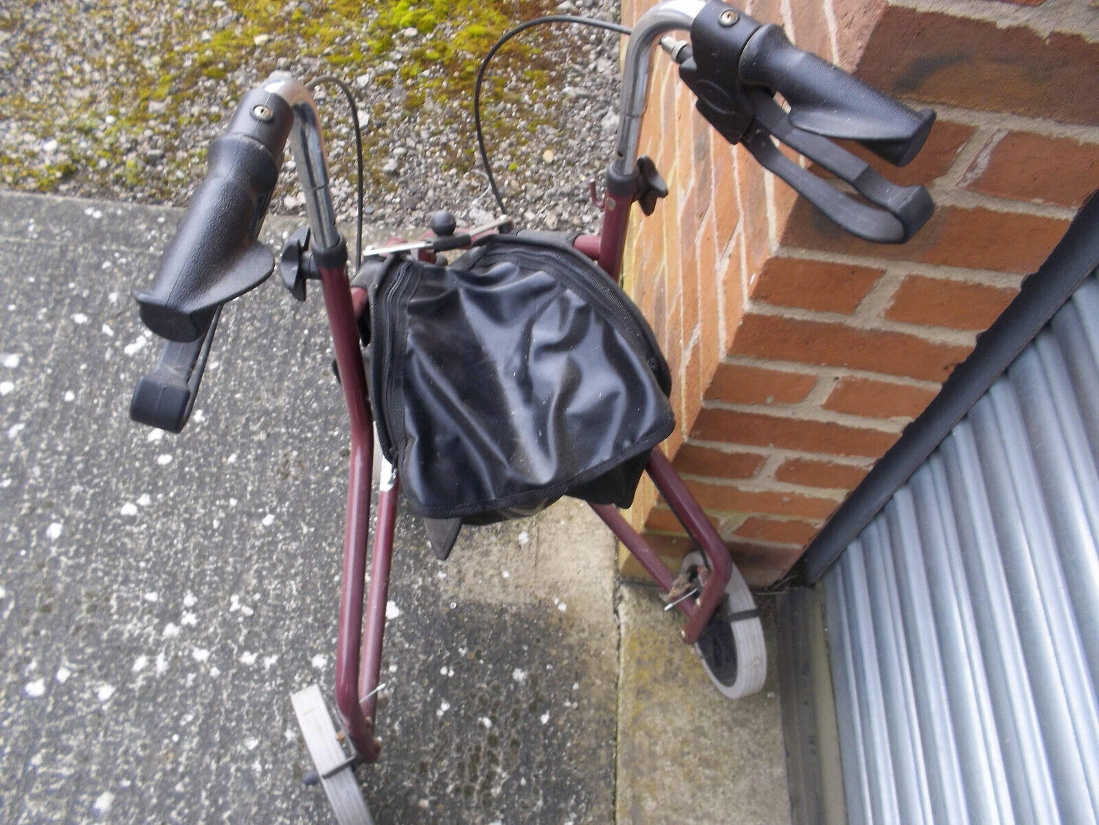 Drive Medical TW008R Ultralight Aluminium Red Tri-Walker with Vinyl Ba ...