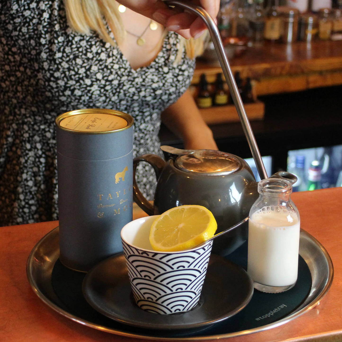 Topple Tray single-handed serving tray